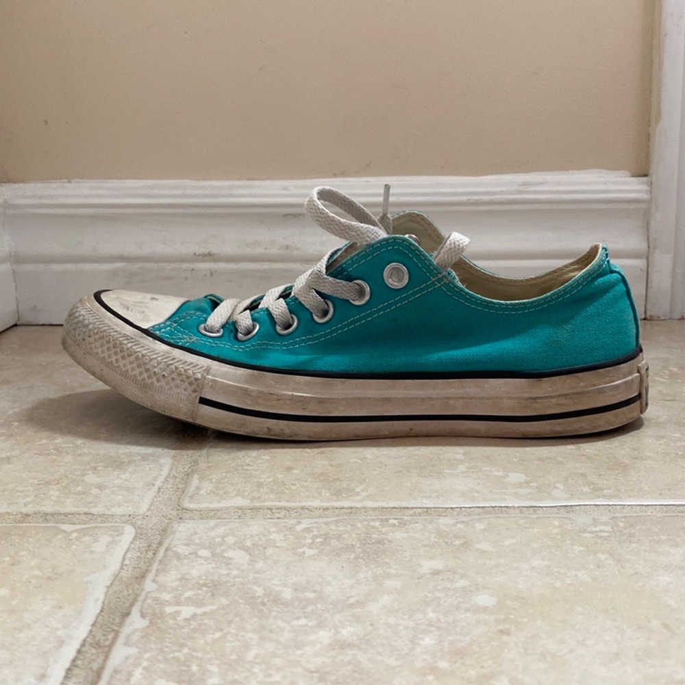 Women’s Size 8, UK size 6 Turquoise Chuck Taylor All Star Low Top Shoes